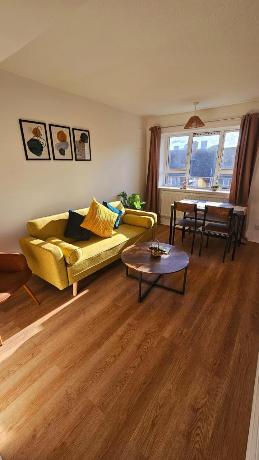 Excel O2 Stunning Large 3 Bedroom Apartment With Balcony Londra Exterior foto