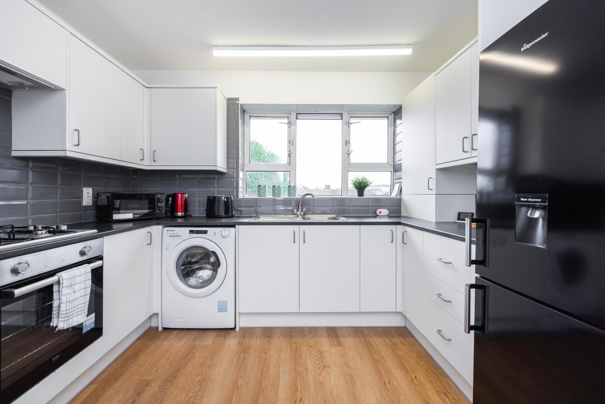 Excel O2 Stunning Large 3 Bedroom Apartment With Balcony Londra Exterior foto
