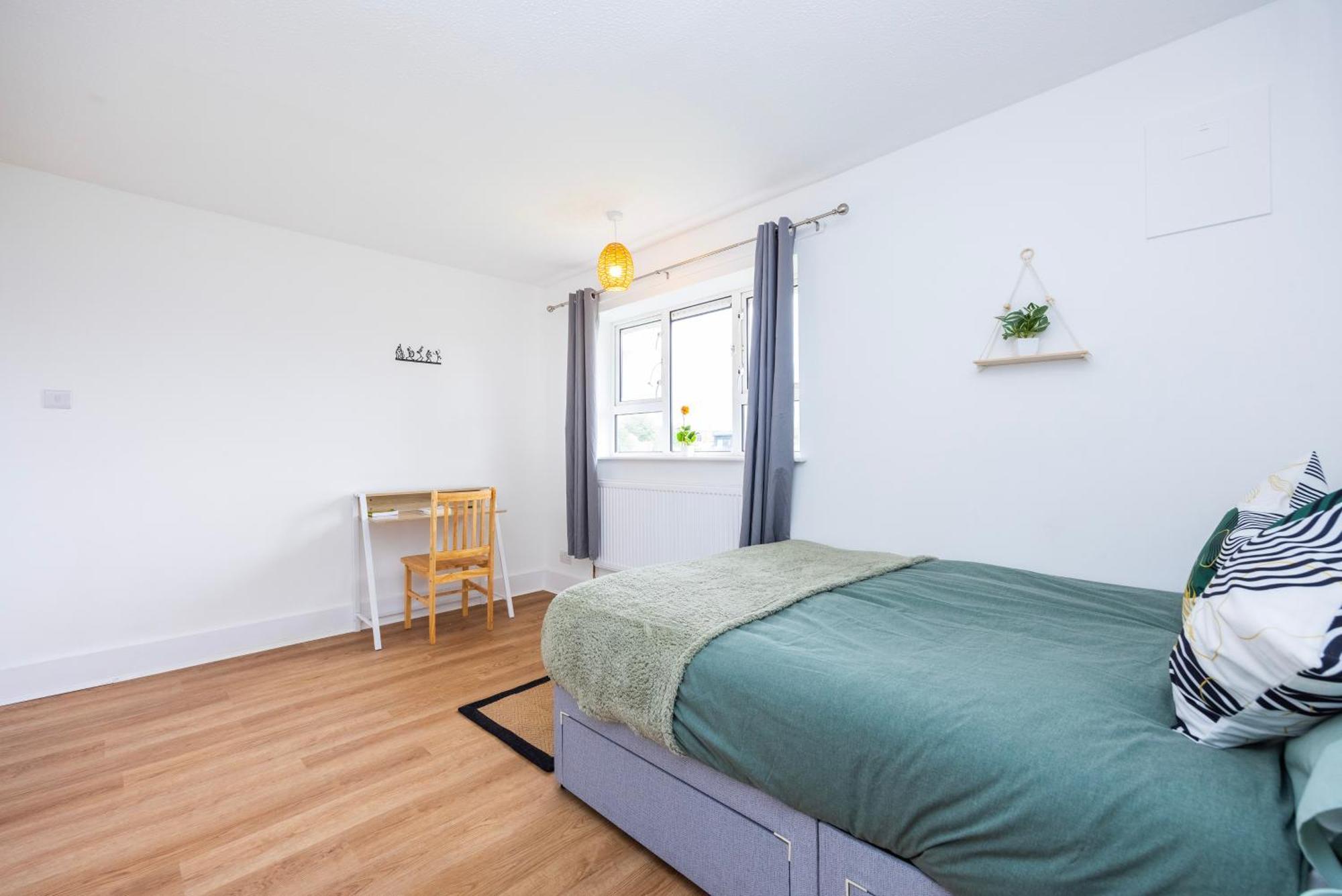 Excel O2 Stunning Large 3 Bedroom Apartment With Balcony Londra Exterior foto