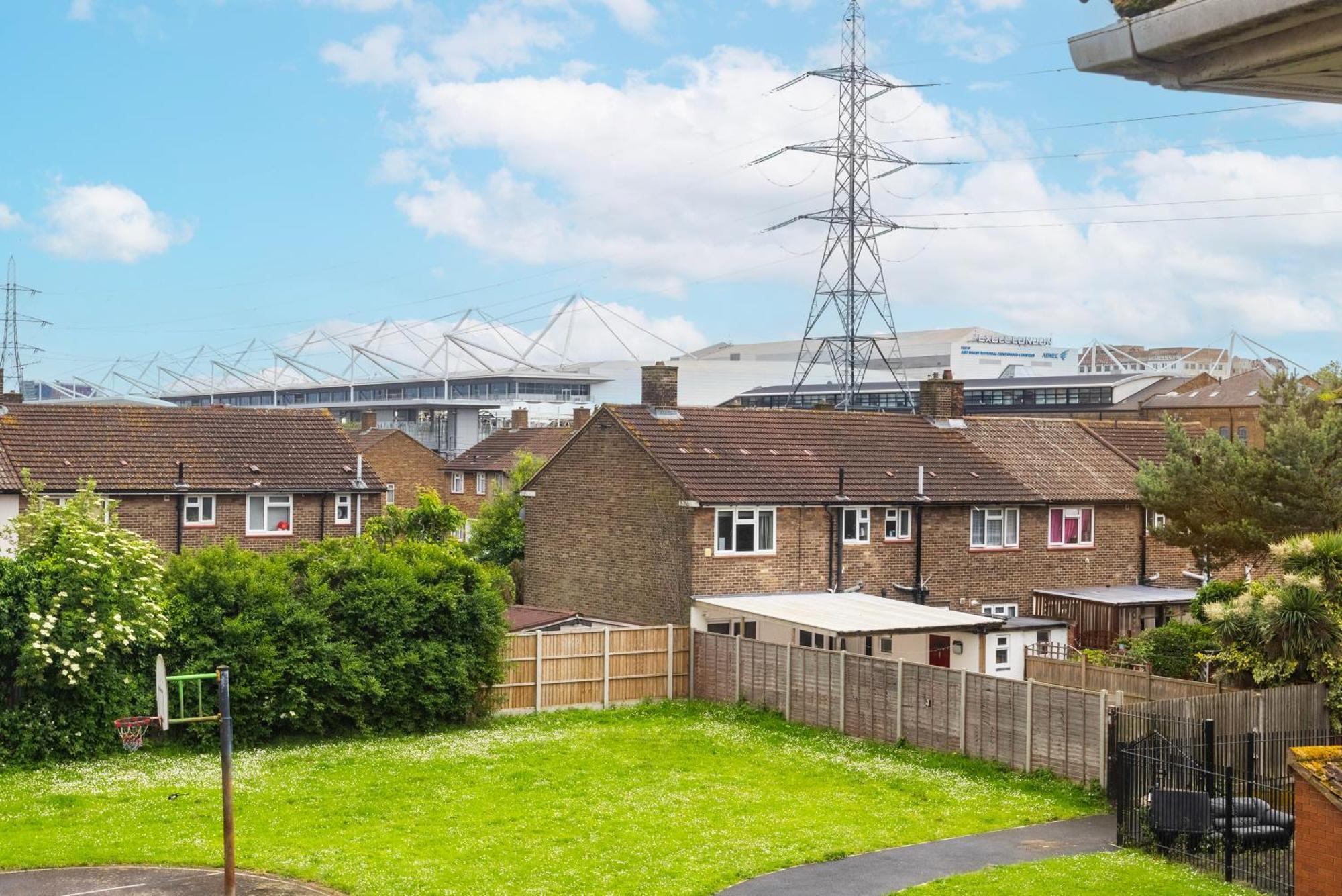 Excel O2 Stunning Large 3 Bedroom Apartment With Balcony Londra Exterior foto